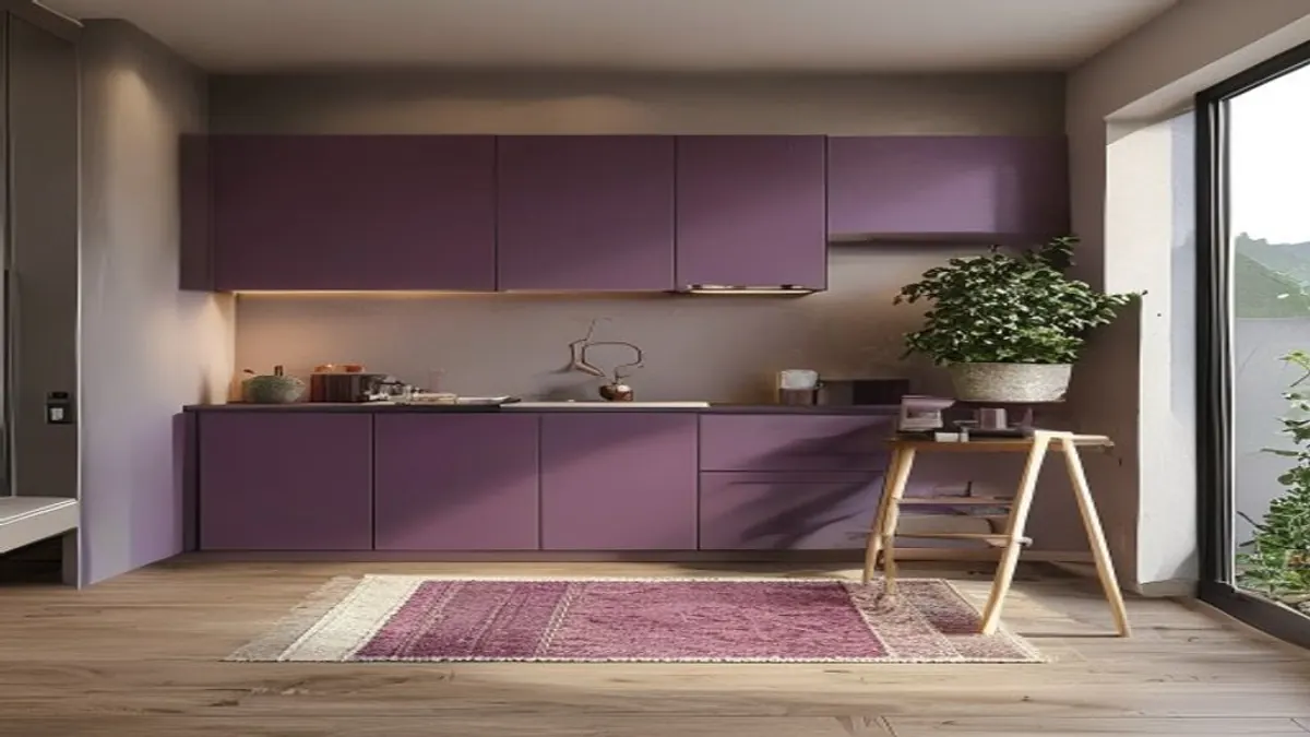 Cozinha de apartamento alugado com detalhe berinjela reversível, tapete lavável e carrinho solto.